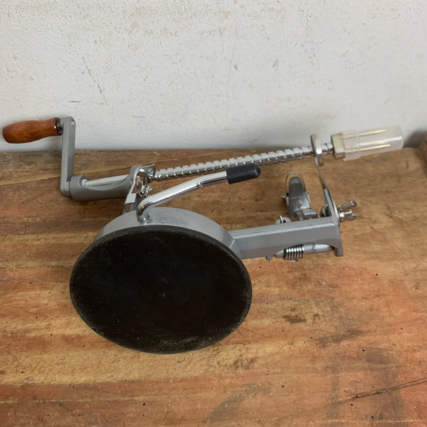 Neuer unbenutzter Apfelschäler