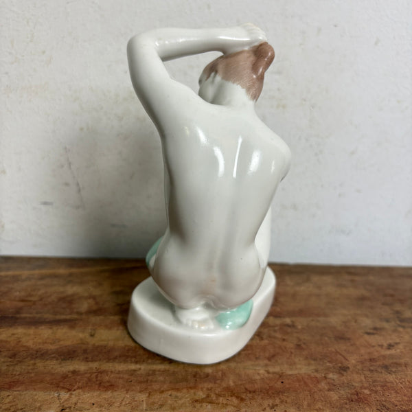 Vintage Porzellan Badende Akt Skulptur im Art Deco Stil von Aquincum