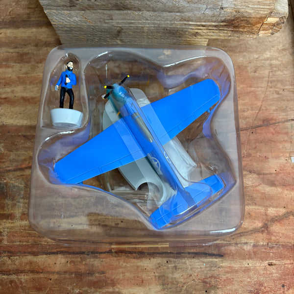 Modell Figur und Buch Tim und Struppi das Das Blaue Wasserflugzeug mit Kapitän Haddoc aus Koks an Bord