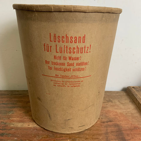 Historischer Eimer aus Pappe Löschsand für Luftschutz
