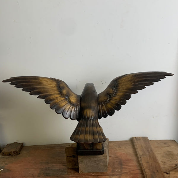 Vintage geschnitzte Holzskulptur Adler mir ausgebreiteten Flügeln