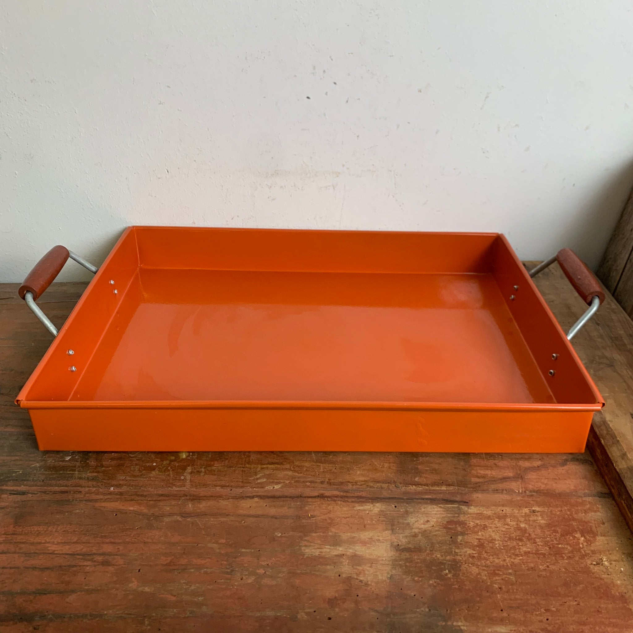 Vintage Metall Tablett in orange