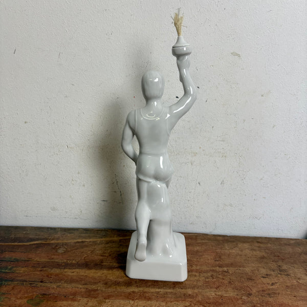Vintage Porzellanfiguren Fackelträger OLYMPIA
- hergestellt in,