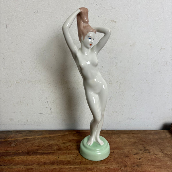 Vintage Porzellan Badende Akt Skulptur im Art Deco Stil von Aquincum