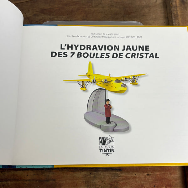 Modell Figur und Buch Tim und Struppi das Gelbe Wasserflugzeug mit Nestor aus Die sieben Kristallkugeln