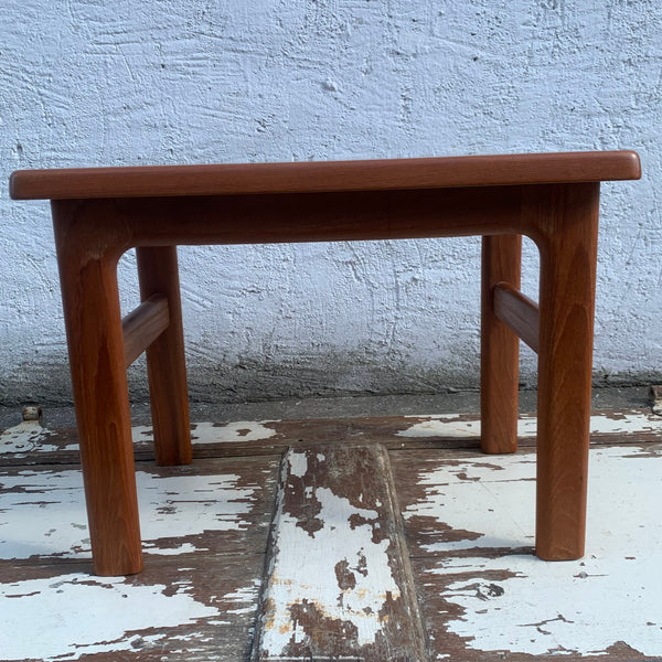 Vintage Dänischer Teak Beistelltisch von Niels Bach für Randers Møbelfabrik