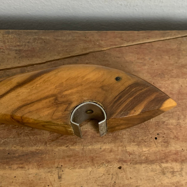Vintage Flaschenöffner als Fisch aus Holz