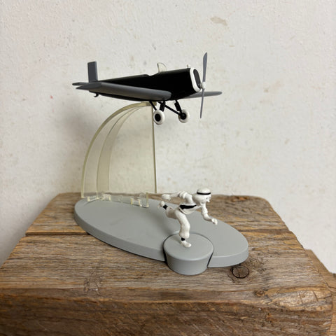 Modell Figur und Buch Tim und Struppi das Syldavisches Flugzeug Des Arabischen Prinzen mit Tim aus Die Zigarren des Pharao