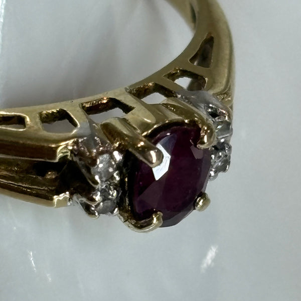 Rubinring mit brillanten umfasst aus 585er Gold