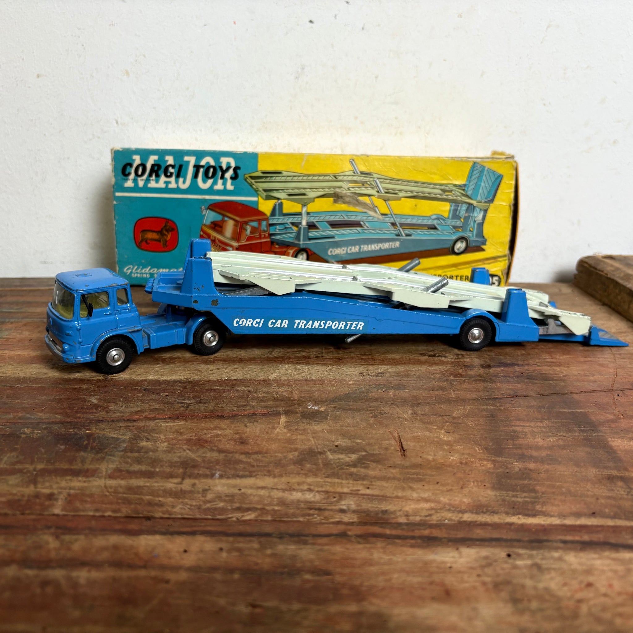 Carrimore Autotransporter mit Bedford Zugmaschine Modellnummer 1105 von Corgi Toys