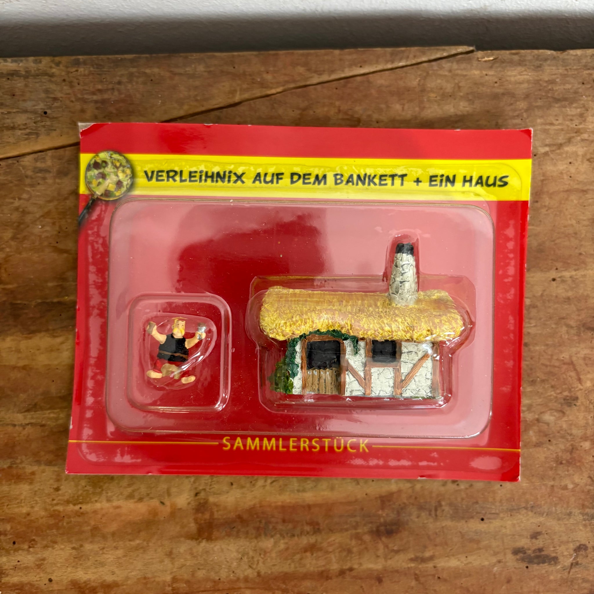 Asterix Das gallische Dorf Figur  Nr. 52 VERLEiHNiX AUF DEM BANKETT + EiN HAUS von Hachette