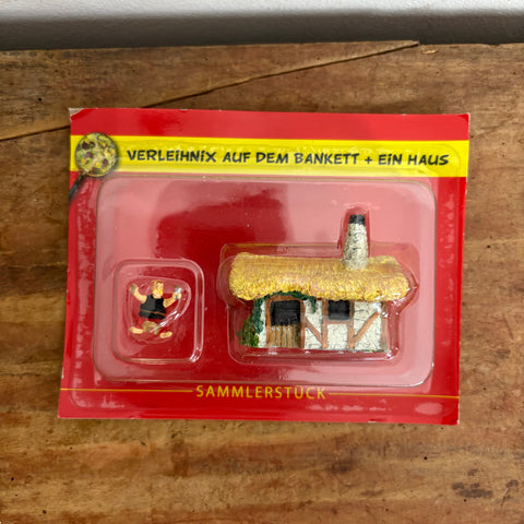 Asterix Das gallische Dorf Figur  Nr. 52 VERLEiHNiX AUF DEM BANKETT + EiN HAUS von Hachette