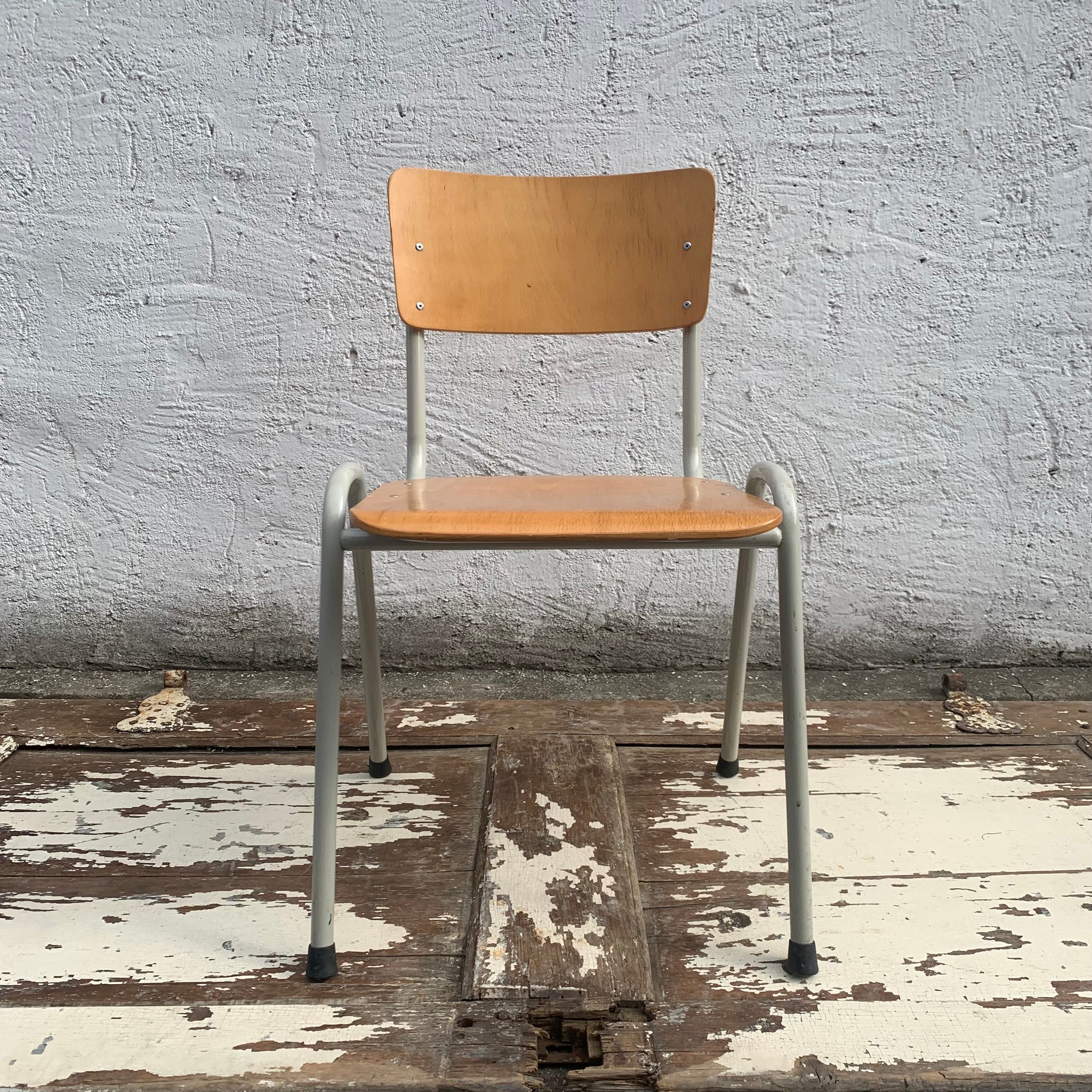 Vintage Stahlrohr Stapelstuhl Schulstuhl