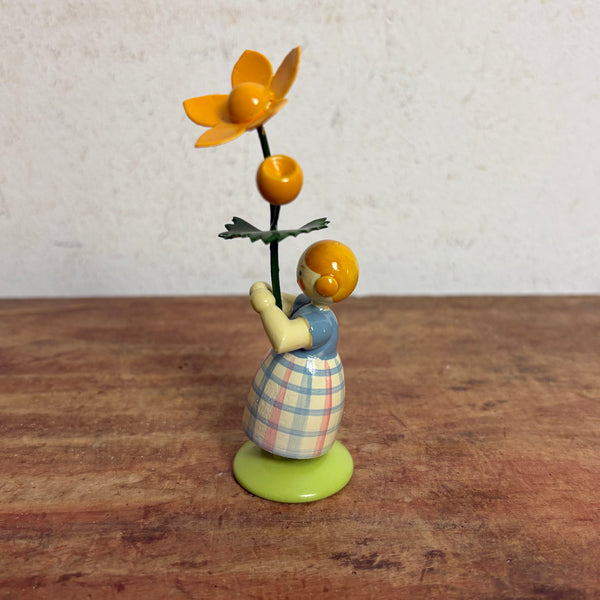 Blumenkind Mädchen mit gelber  Blume von Weha