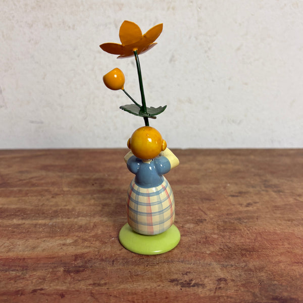 Blumenkind Mädchen mit gelber  Blume von Weha