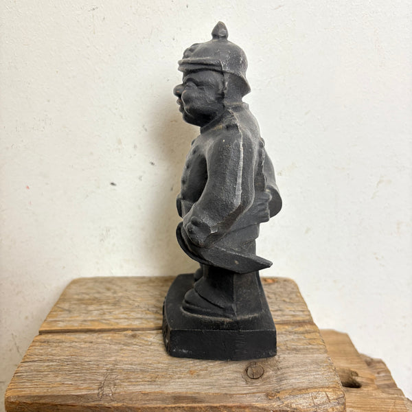 Vintage Figur Schutzmann mit Pickelhaube Gußeisen IPA Mettmann Düsseldorf