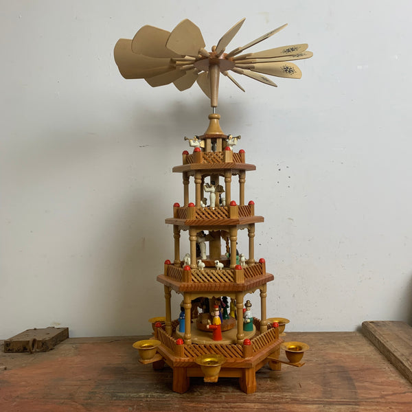 Vintage Weihnachtspyramide aus dem Erzgebirge