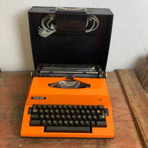 Vintage elektrische Schreibmaschine Gabriele 2000 von Adler in orange