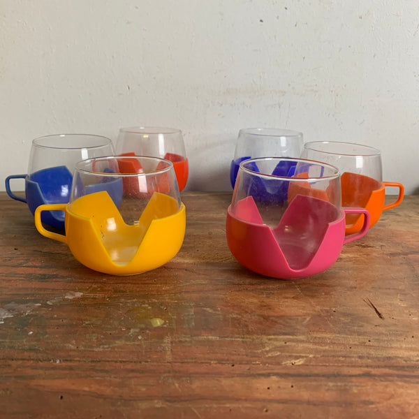 Vintage bunte Trinkbecher Tasssen