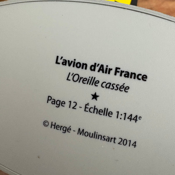 Modell Figur und Buch Tim und Struppi das Gelbe Passagierflugzeug mit Basil aus Der Arumbaya-Fetisch