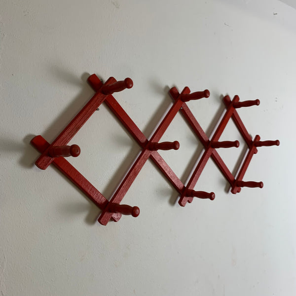 Vintage Mid Century Scheren Garderobe in rot