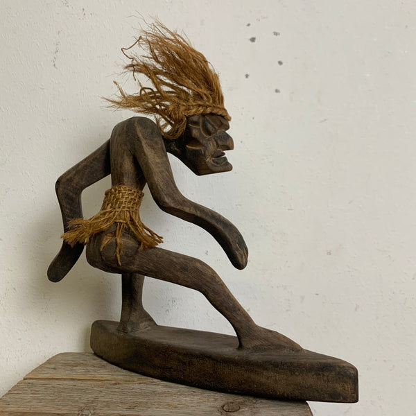 Tiki Style Holzfigur surft