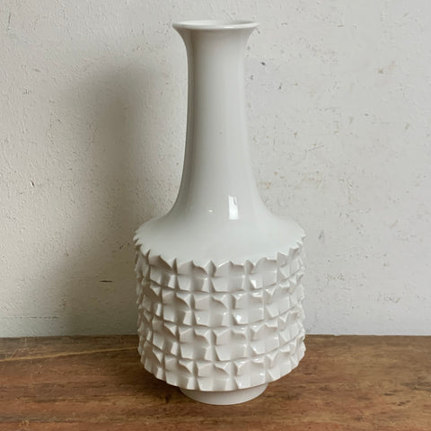 Vintage weiße Relief Vase von Ludwig Zepner für Meissen Schwertermarke