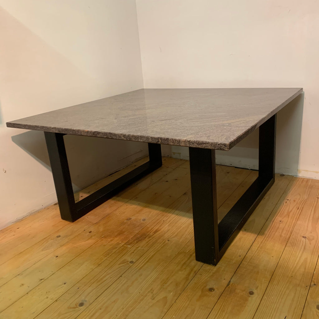 Vintage Couchtisch mit Natur Steinplatte – Trödelfuchs Vintage Shop