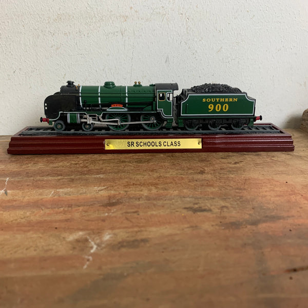 Vier Eisenbahnmodelle