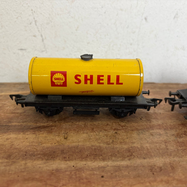 2 Fleischmann Kesselwagen Shell und Avia Blech Spur H0