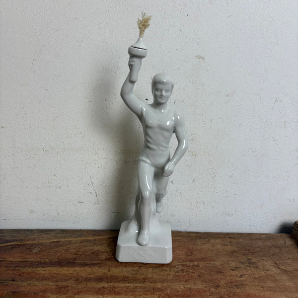 Vintage Porzellanfiguren Fackelträger OLYMPIA
- hergestellt in,