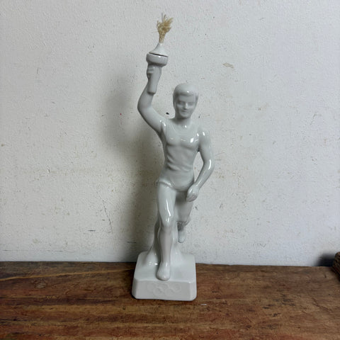 Vintage Porzellanfiguren Fackelträger OLYMPIA
- hergestellt in,