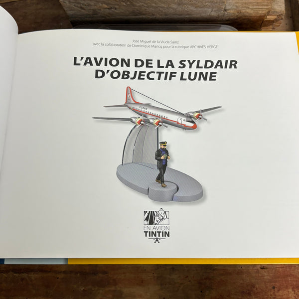 Modell Figur und Buch Tim und Struppi das Syldavisches Flugzeug mit Kapitän Haddock
aus Ziel Mond