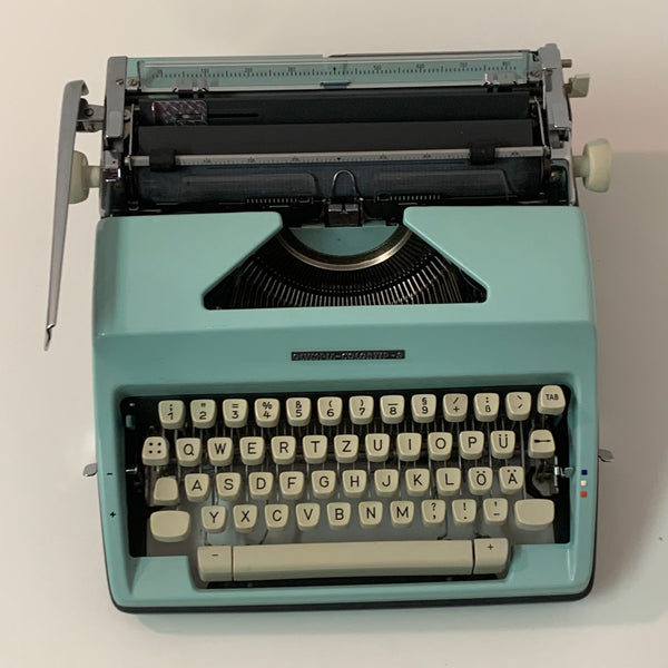 Vintage Schreibmaschine Colortrip - S von Olympia hellblau