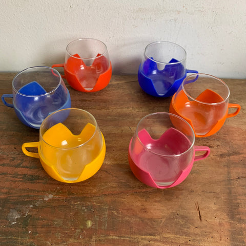 Vintage bunte Trinkbecher Tasssen