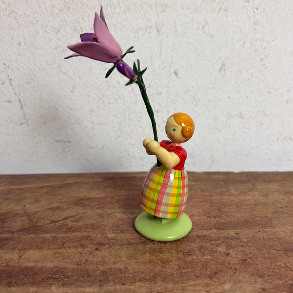 Blumenkind Mädchen mit lila  Blume von Weha