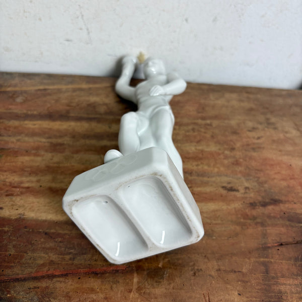 Vintage Porzellanfiguren Fackelträger OLYMPIA
- hergestellt in,