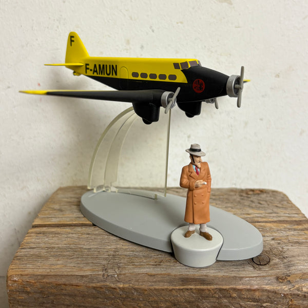 Modell Figur und Buch Tim und Struppi das Gelbe Passagierflugzeug mit Basil aus Der Arumbaya-Fetisch