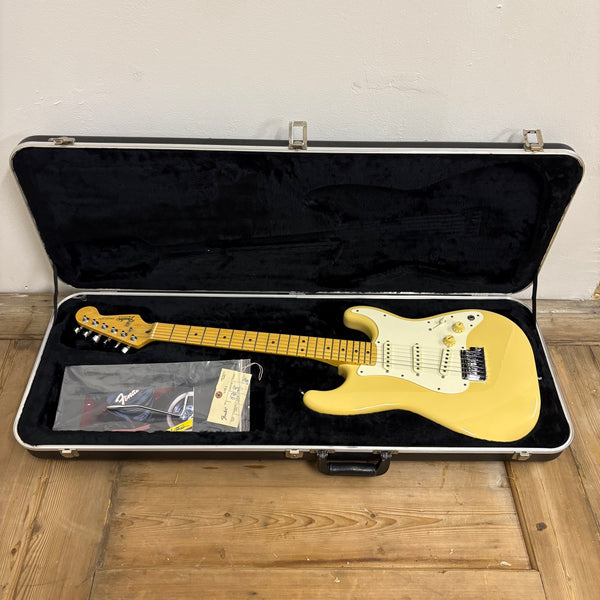 Vintage E-Gitarre 
1983 Fender Standard
Stratocaster (USA) mit Ahorngriffbrett in elfenbeinweiß