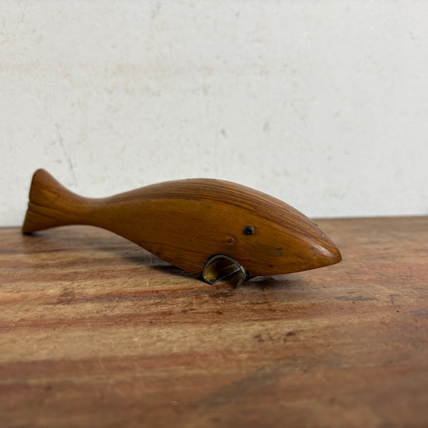 Vintage Flaschenöffner als Fisch aus Holz