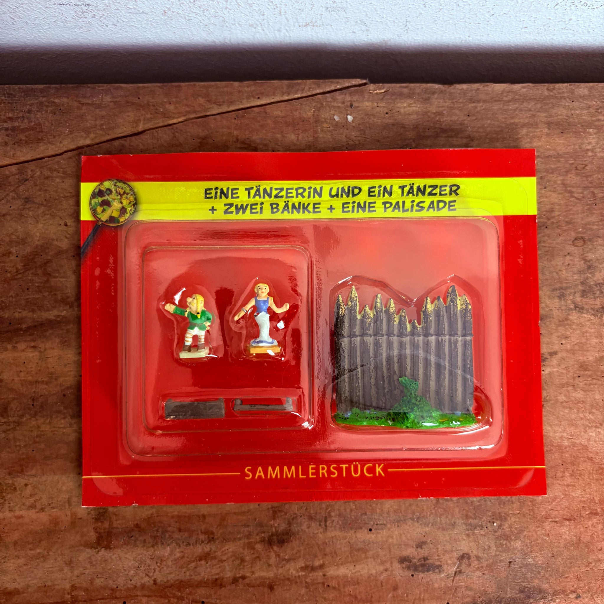 Asterix Das gallische Dorf Figur  Nr. 25 EiNE TÄNZERIN UND EiN TÄNZER + ZWEi BÄNKE + EiNE PALISADE von Hachette