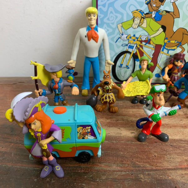 Konvolut Scooby Doo Figuren und Lunchbox