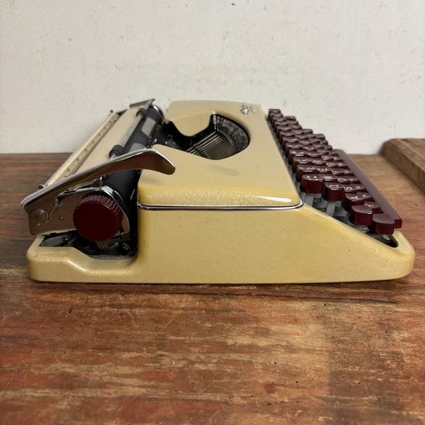 Vintage Reiseschreibmaschine Diplomat von Olympia