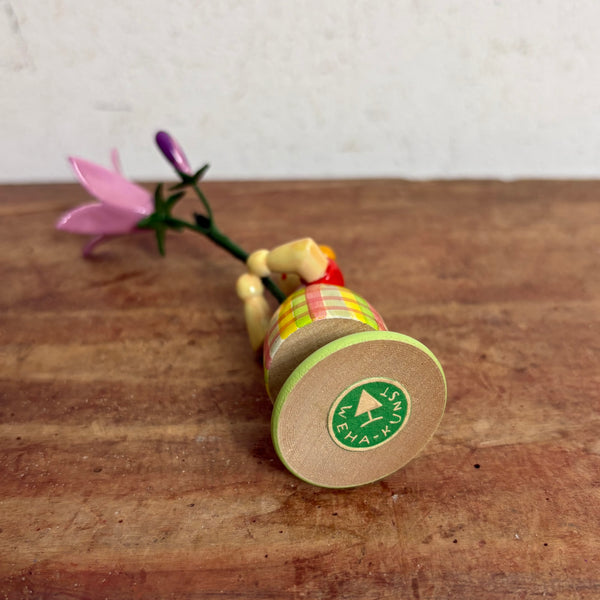 Blumenkind Mädchen mit lila  Blume von Weha