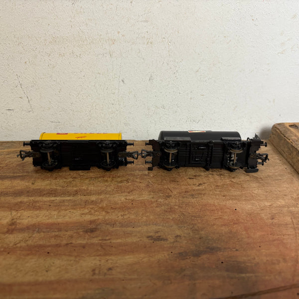 2 Fleischmann Kesselwagen Shell und Avia Blech Spur H0