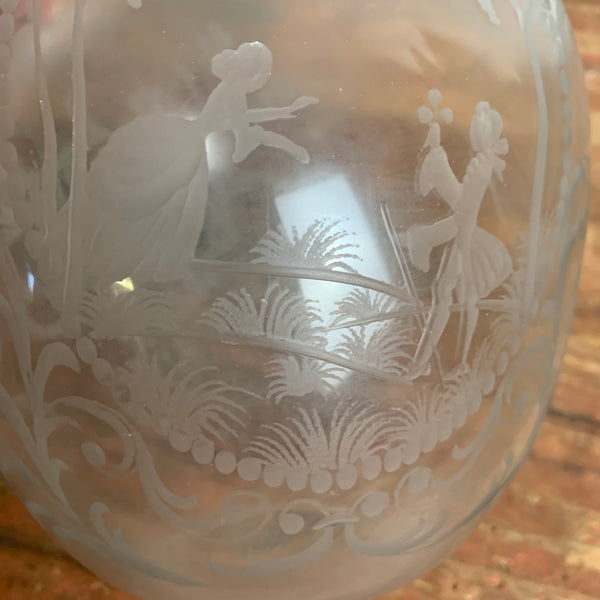 Feine Jugendstil Glas Vase mit romantische Szene