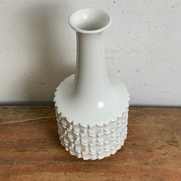 Vintage weiße Relief Vase von Ludwig Zepner für Meissen Schwertermarke