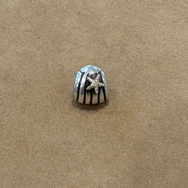 Pandora gerippte Muschel mit kleinem Seestern Bicolor Charm 925er Sterling Silber