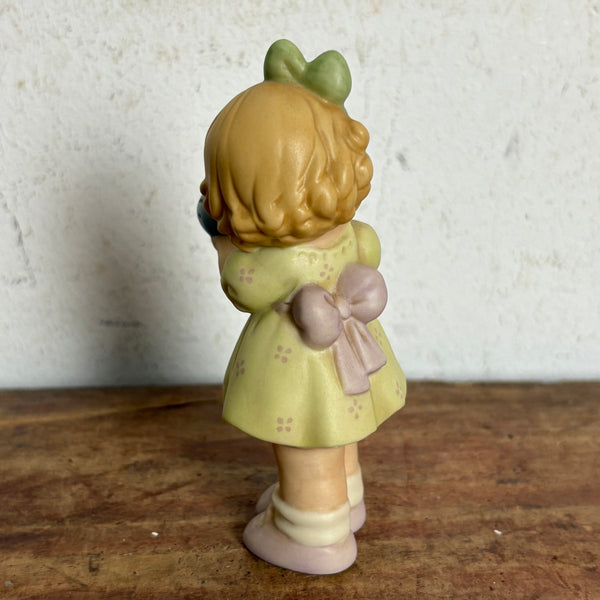 Vintage Figur Memories of Yesterday Girl With Broken Ornament