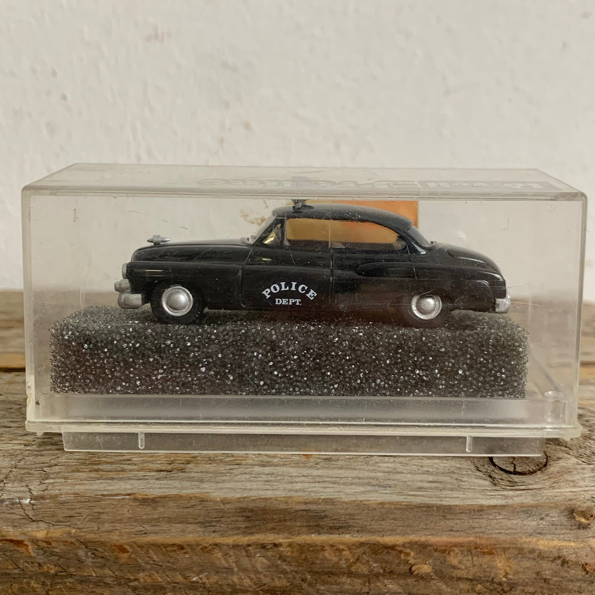 Vintage Modellauto Buick Super 1950 Police Dept. Polizei USA schwarz mit Dachleuchte von Revell